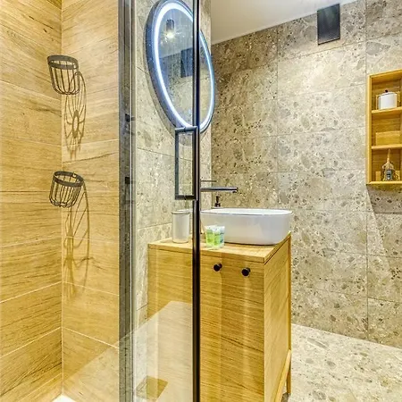Ambiance Cosy: 4 Personnes-wifi Fibre-tout Equipe Daire *
